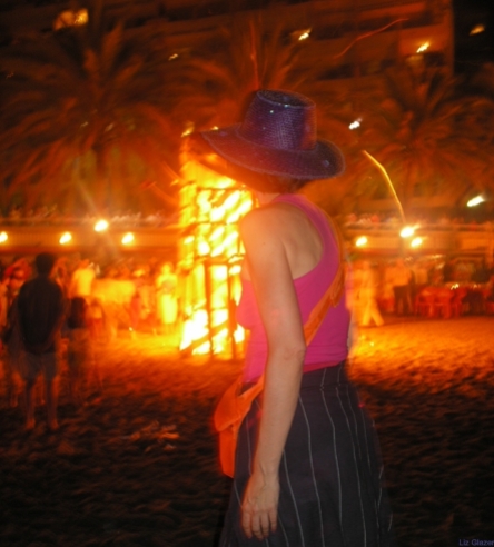 Playa de la Fontanilla bonfire